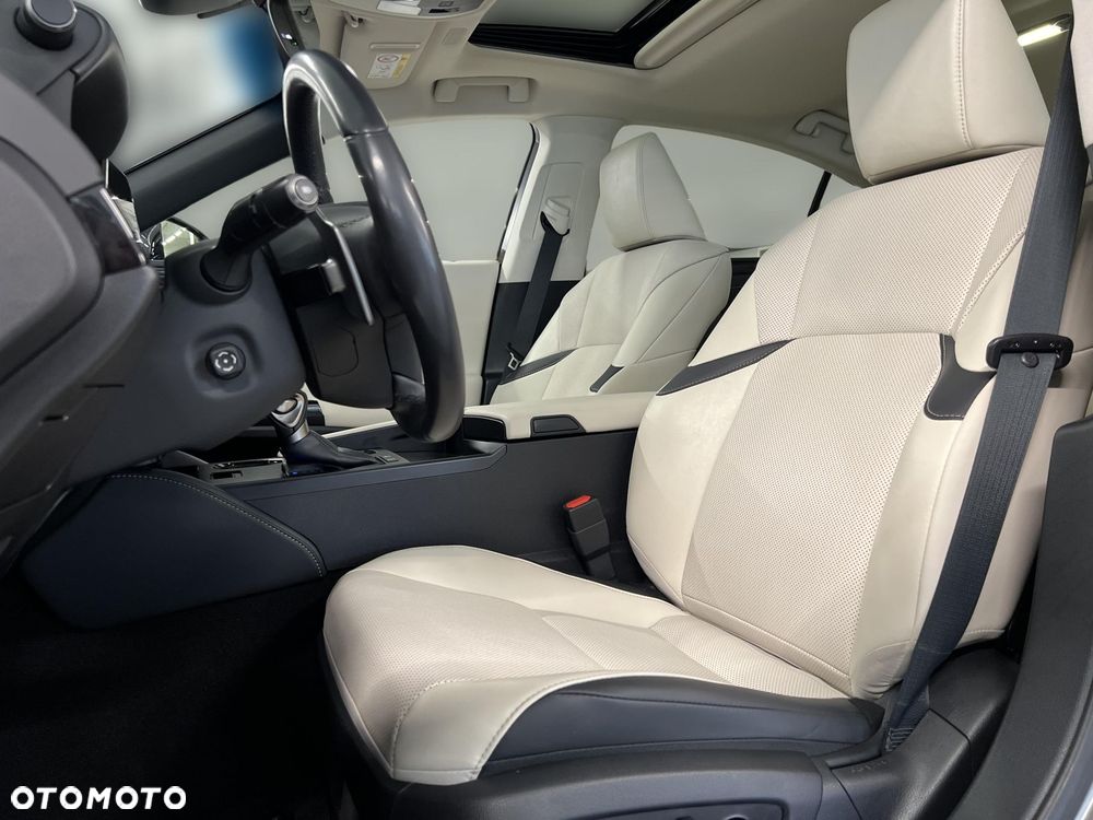 Lexus ES 300h Business Edition - 18