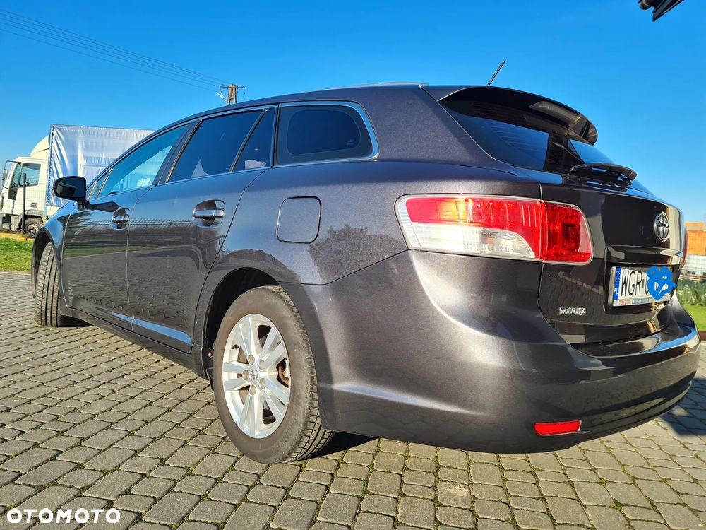 Toyota Avensis 2.0 D-4D Sol - 11