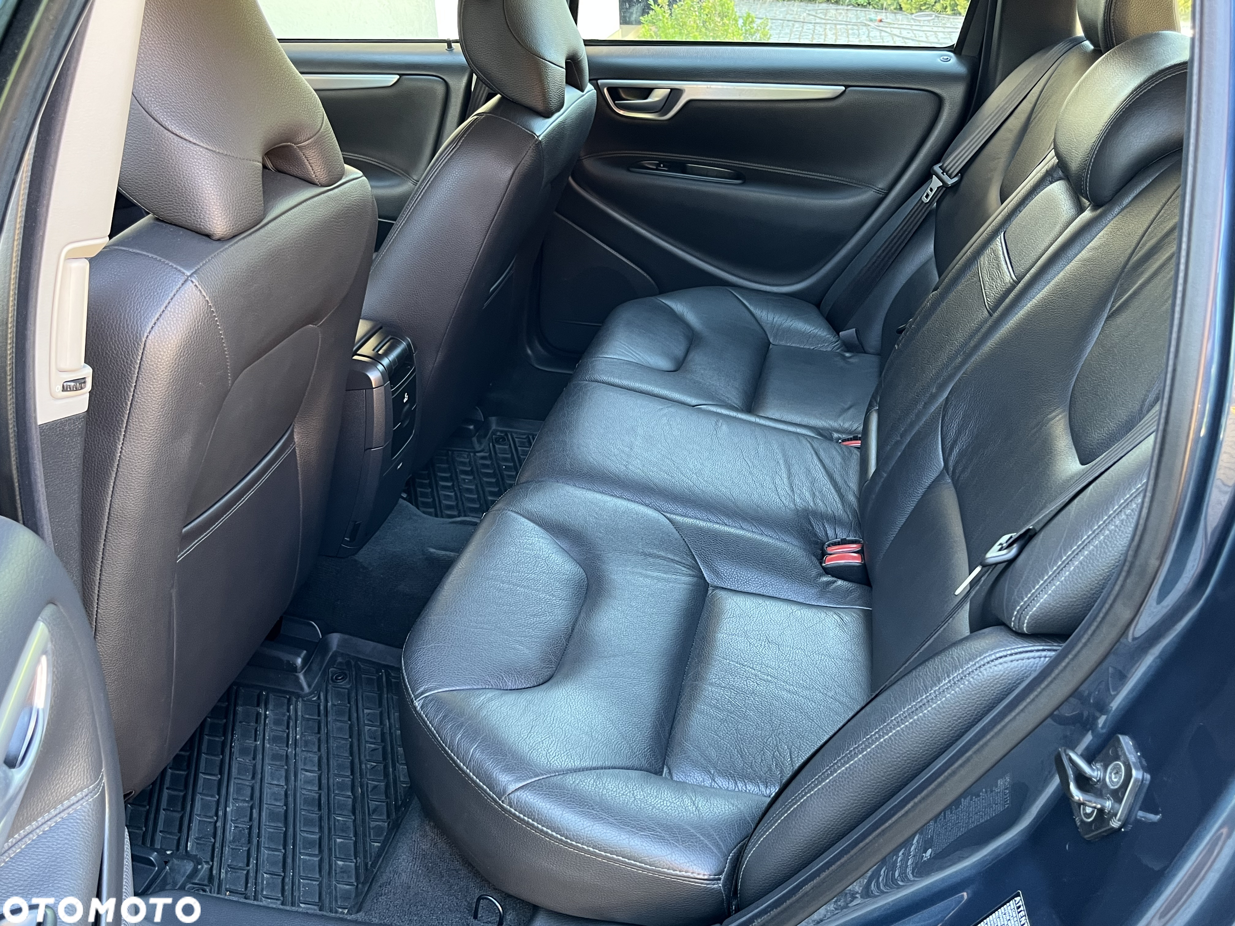 Volvo V70 2.4 D Momentum - 13