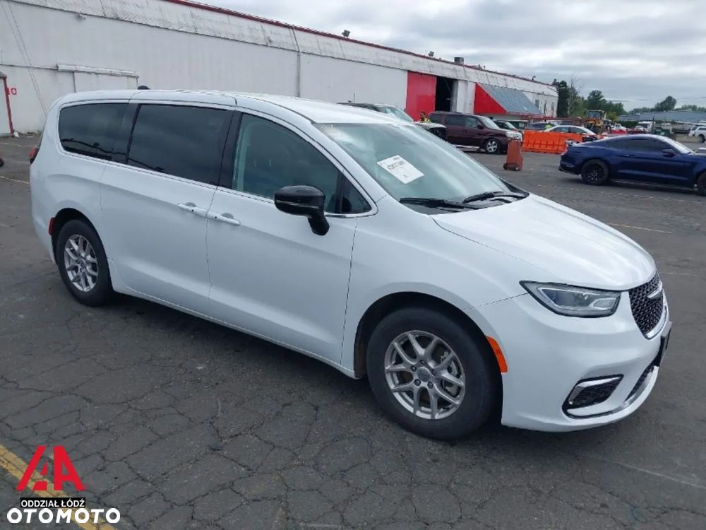 Chrysler Pacifica - 1