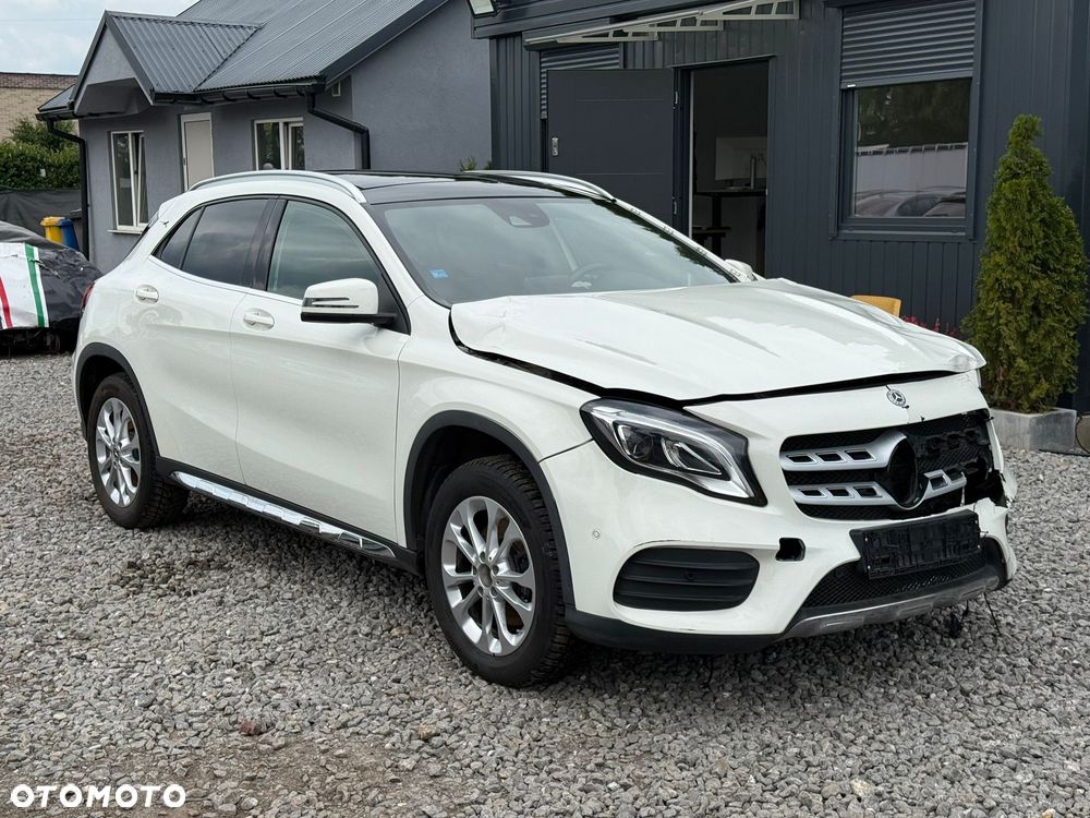 Mercedes-Benz GLA 250 7G-DCT AMG Line - 3