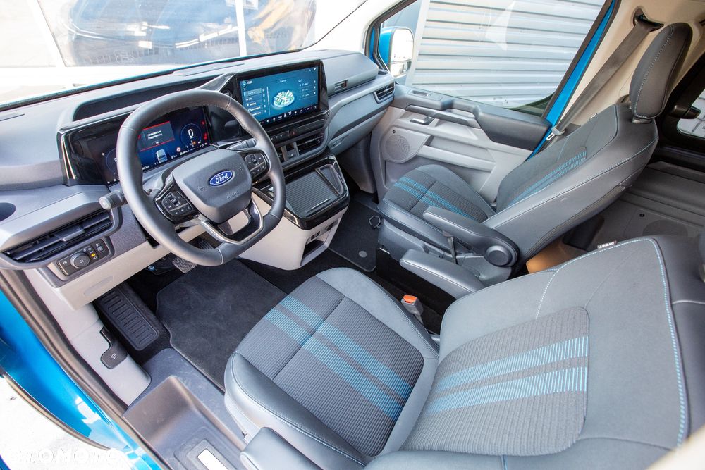 Ford Tourneo Custom - 11