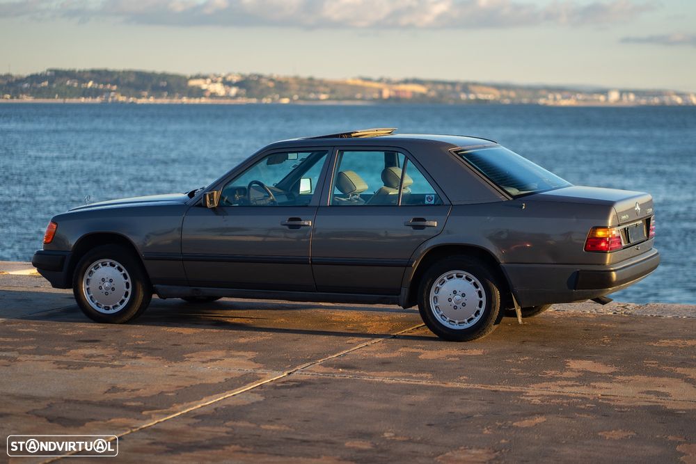 Mercedes-Benz W124 (1984-1997) 300 D Turbo - 1