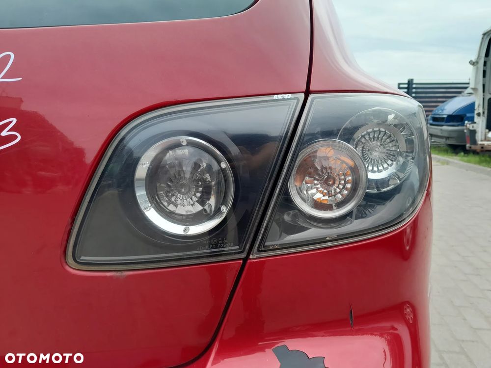 MAZDA 3 LAMPA TYLNA PRAWA W KLAPE HB - 1