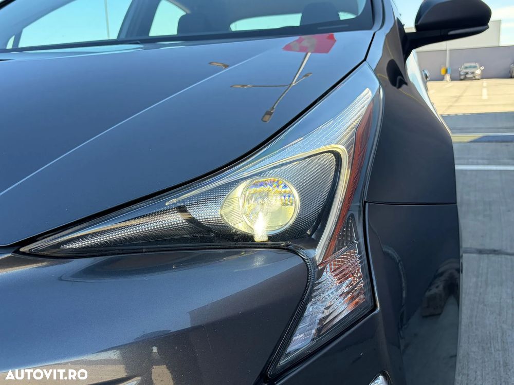 Toyota Prius (Hybrid) Executive - 13