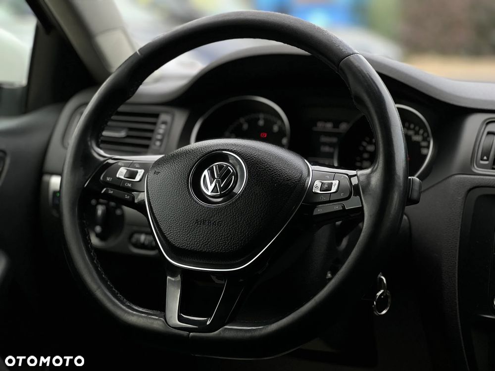 Volkswagen Jetta - 17