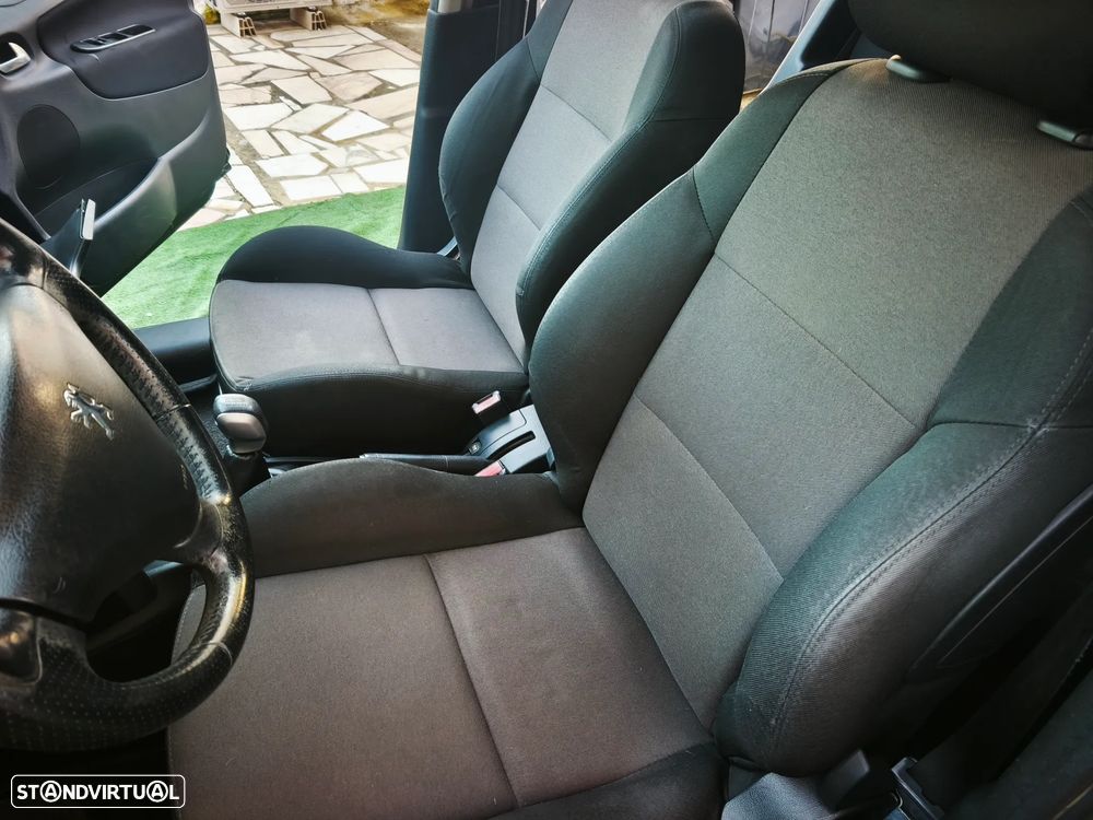 Peugeot 207 SW 1.4 Premium - 14