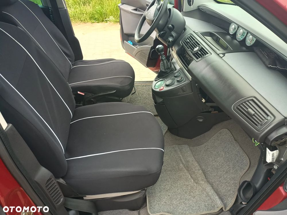 Peugeot 807 HDi 110 Family - 14