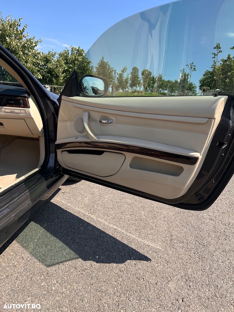 BMW Seria 3 320i Aut. - 25