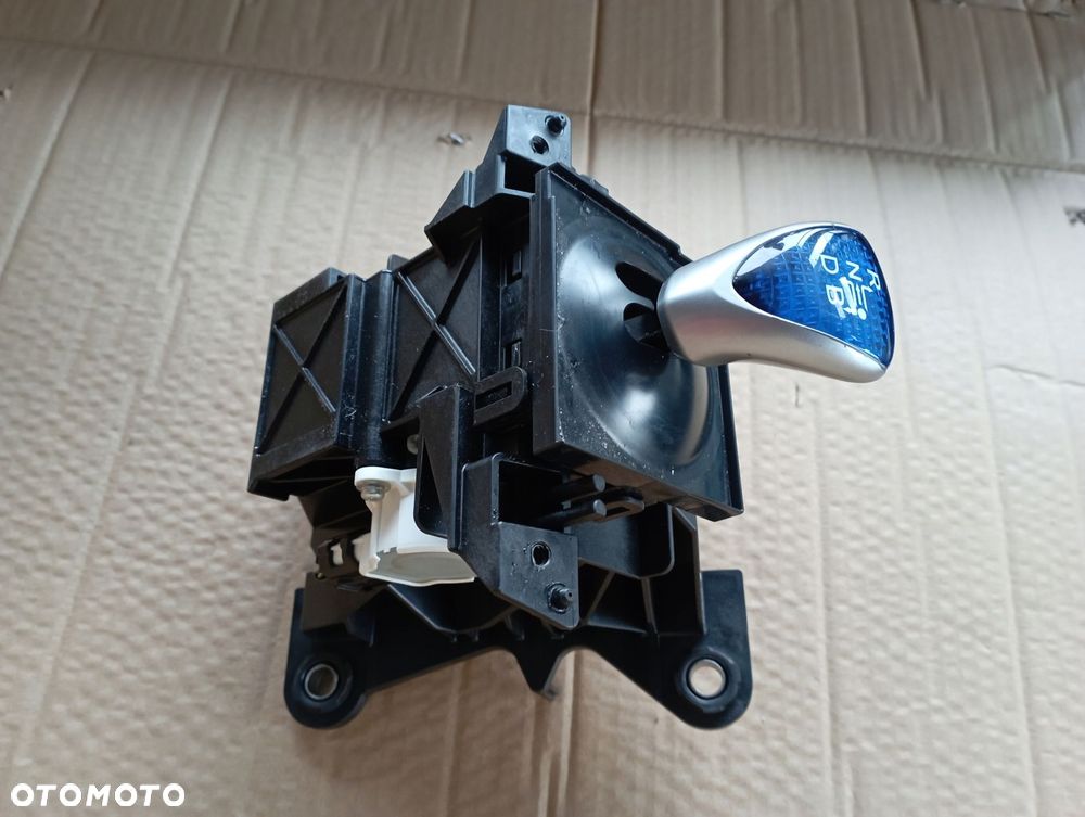 TOYOTA AURIS I LIFT HYBRID WYBIERAK GAŁKA ZMIANY BIEGÓW - 2