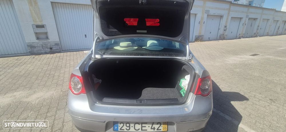 VW Passat 2.0 TDI Confortline - 6