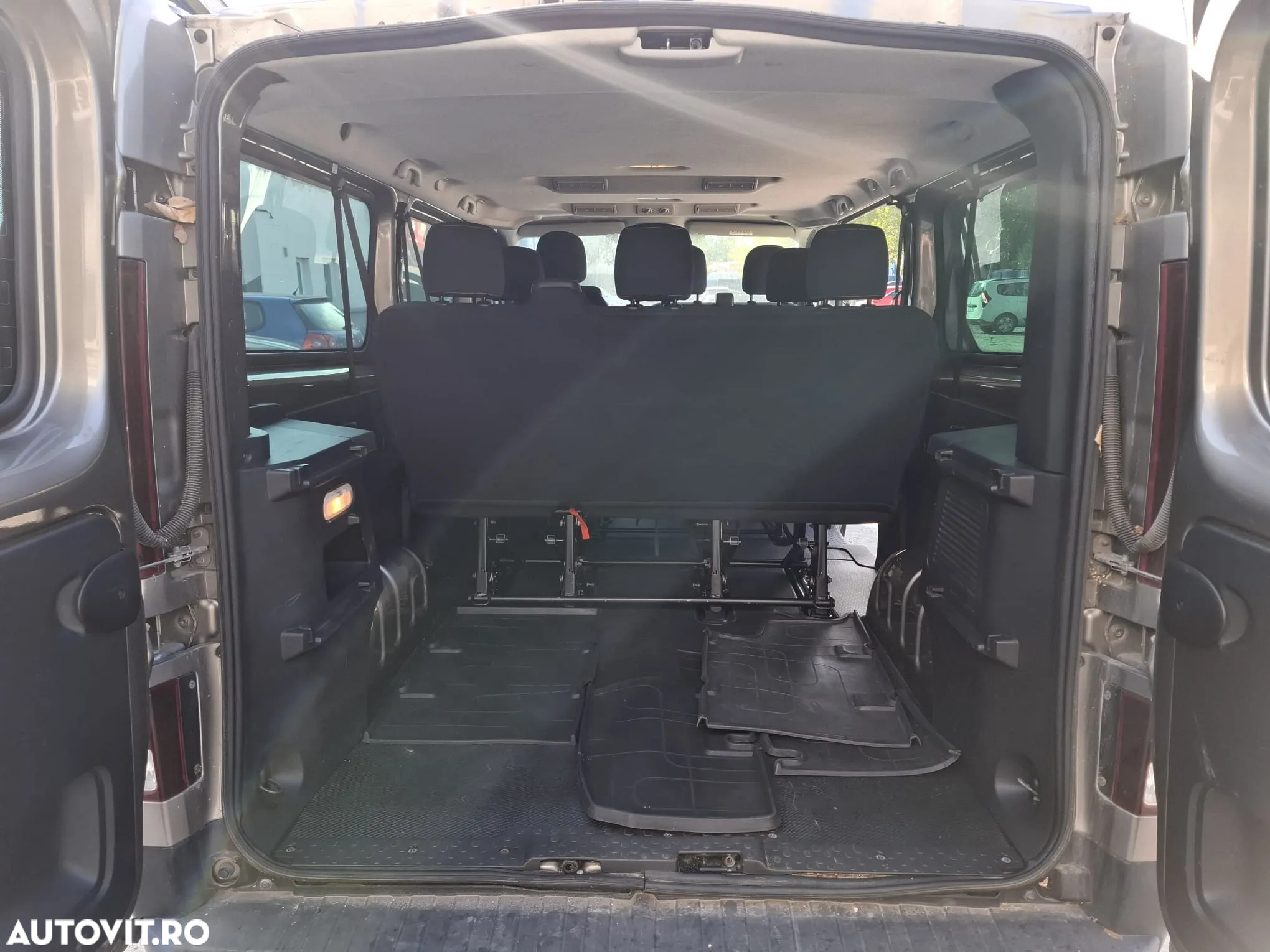 Renault Trafic Combi L2H1 1.6 dCi TT 125 7+1 Expression - 16