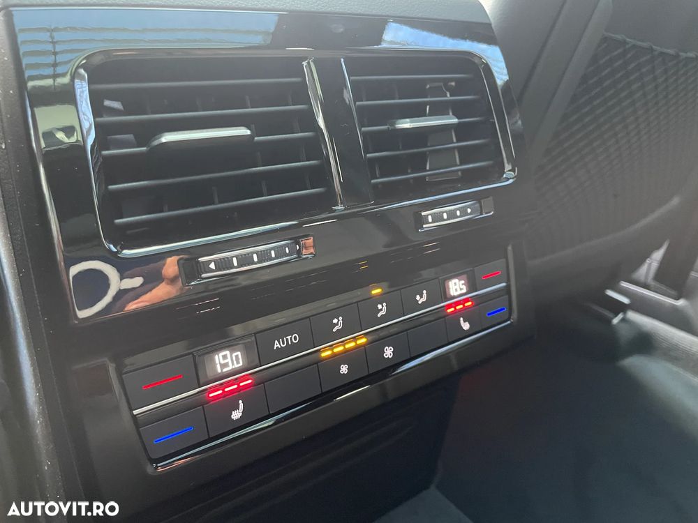 Volkswagen Touareg V6 TDI 4MOTION R-Line - 23