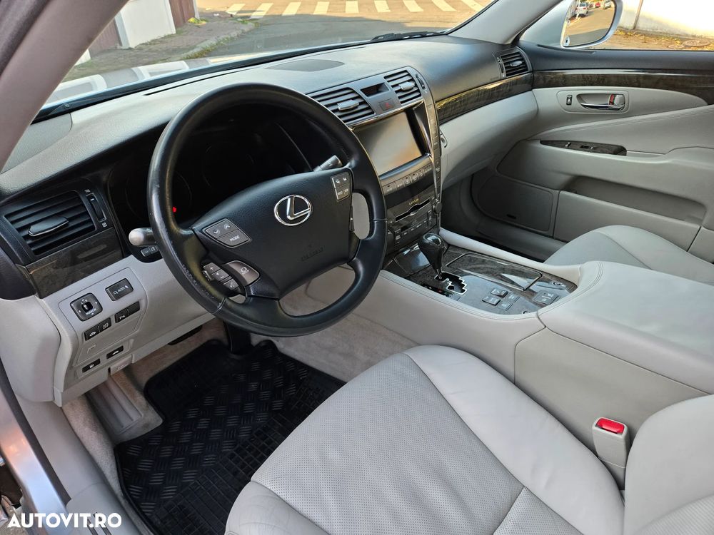 Lexus Seria LS - 14
