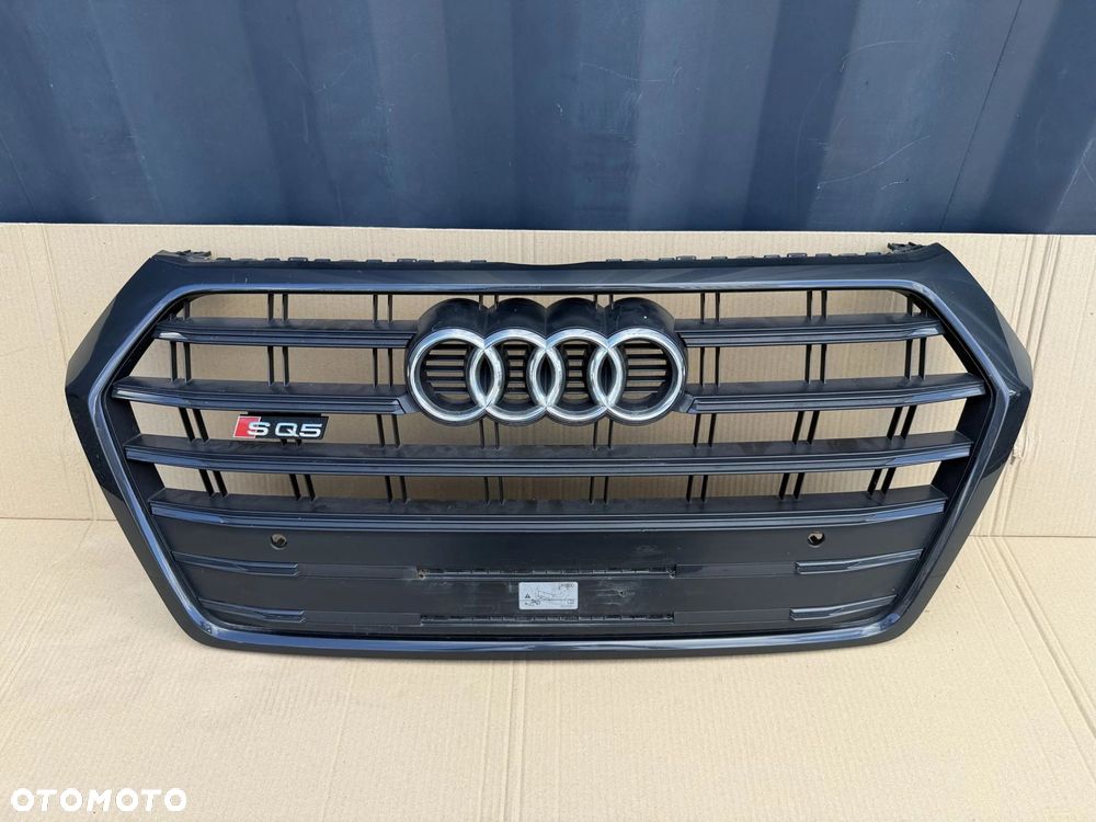 GRILL ATRAPA AUDI SQ5 80A ORYGINAŁ BEZ USZKODZEŃ - 1