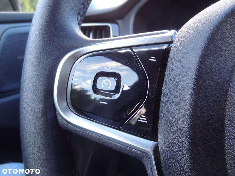 Volvo XC 60 B5 B AWD Geartronic RDesign - 30