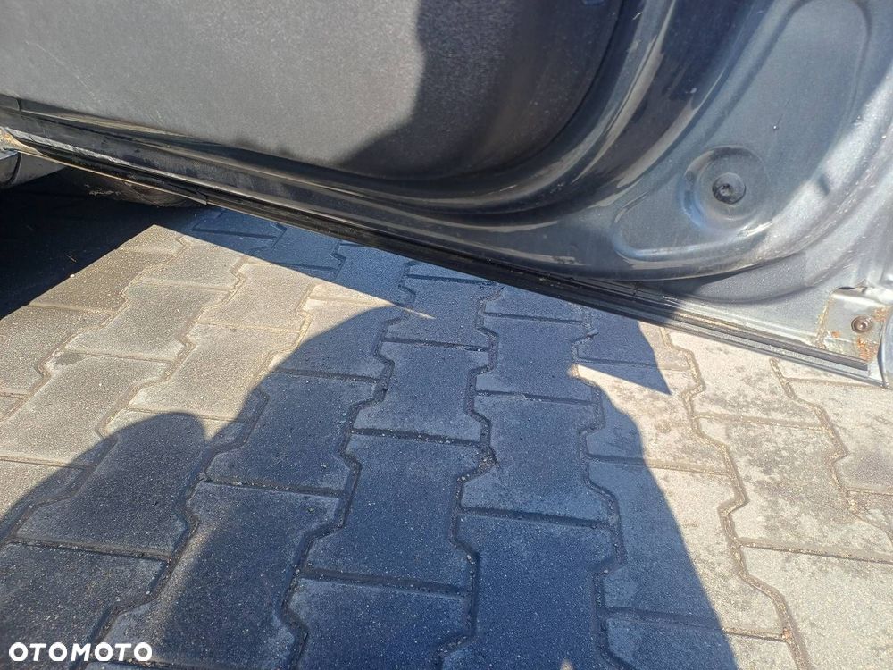 DRZWI KOMPLETNE PRAWY PRZÓD AUDI A3 8P LX7Z - 7