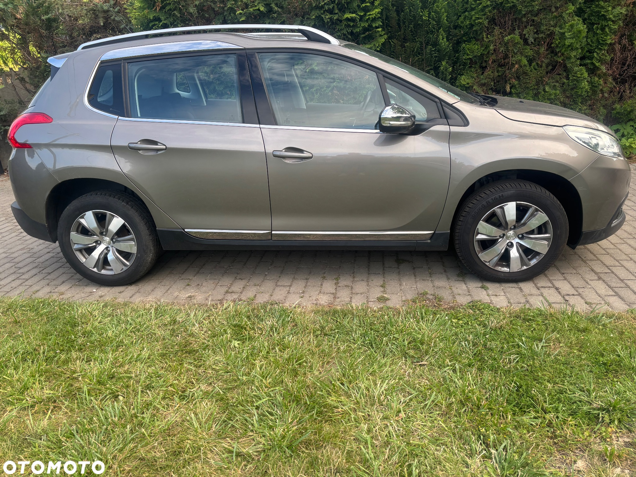 Peugeot 2008 1.2 Pure Tech Active S&S - 11