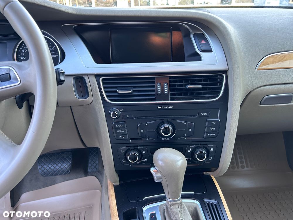 Audi A4 Avant 2.0 TDI DPF multitronic S line Sportpaket - 33