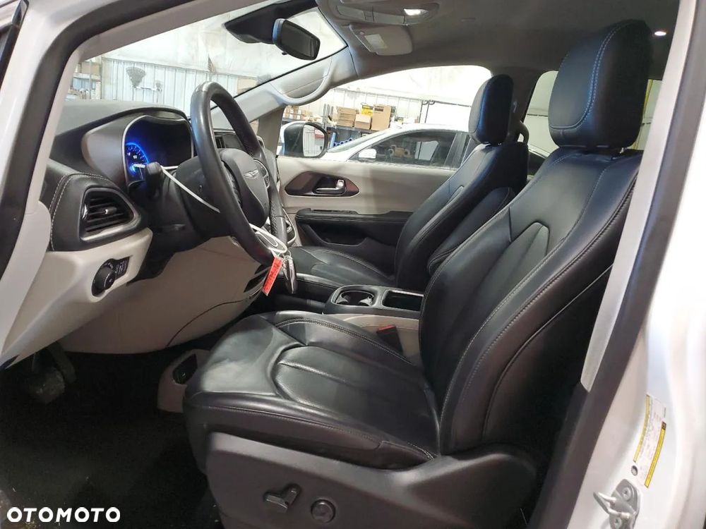 Chrysler Pacifica - 8