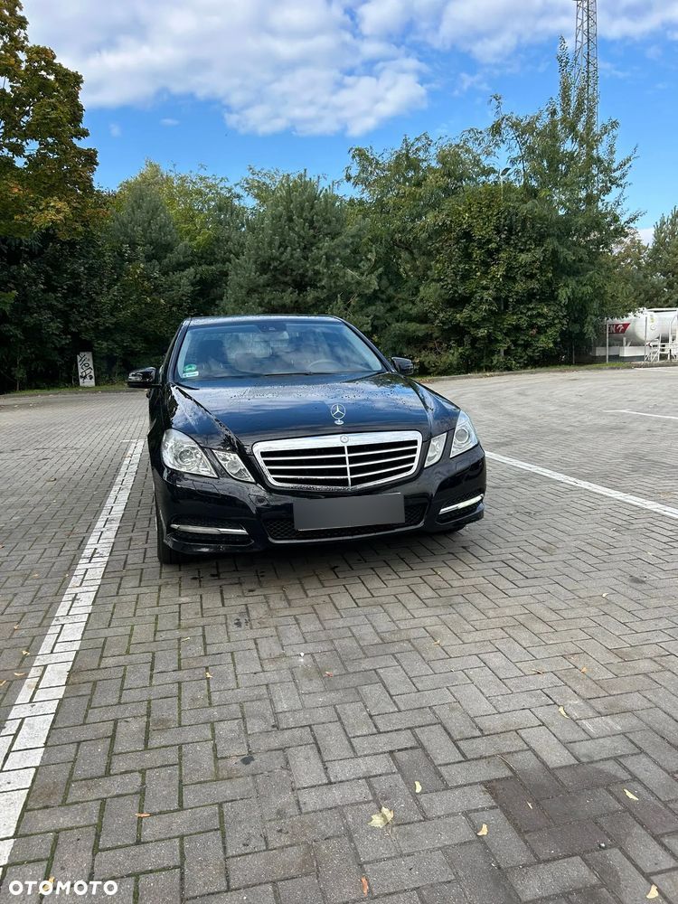Mercedes-Benz Klasa E 200 CGI BlueEffICIENCY Avantgarde - 1