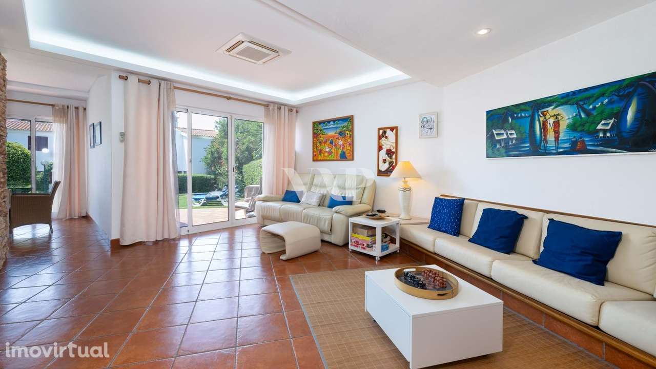 Moradia T3 com piscina comum e jardim privativo em Vilamoura - Grande imagem: 2/35