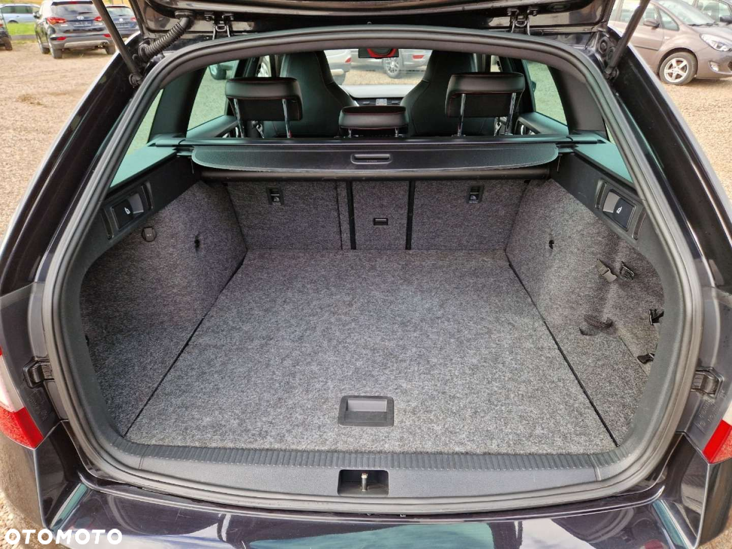 Skoda Octavia Combi 2.0 TDI RS - 19