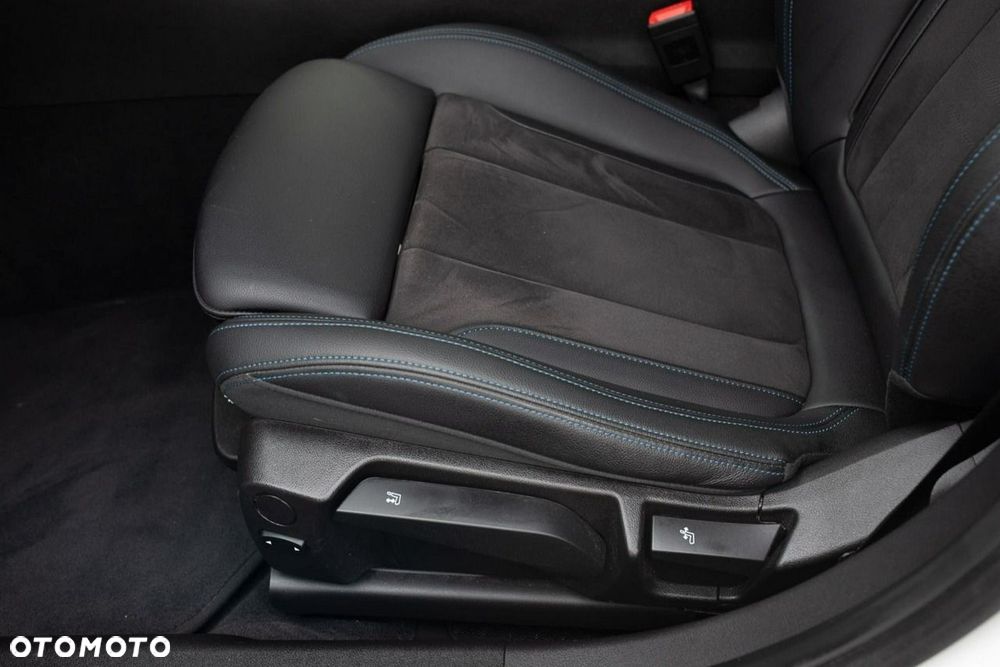 BMW Seria 3 318i M Sport - 10