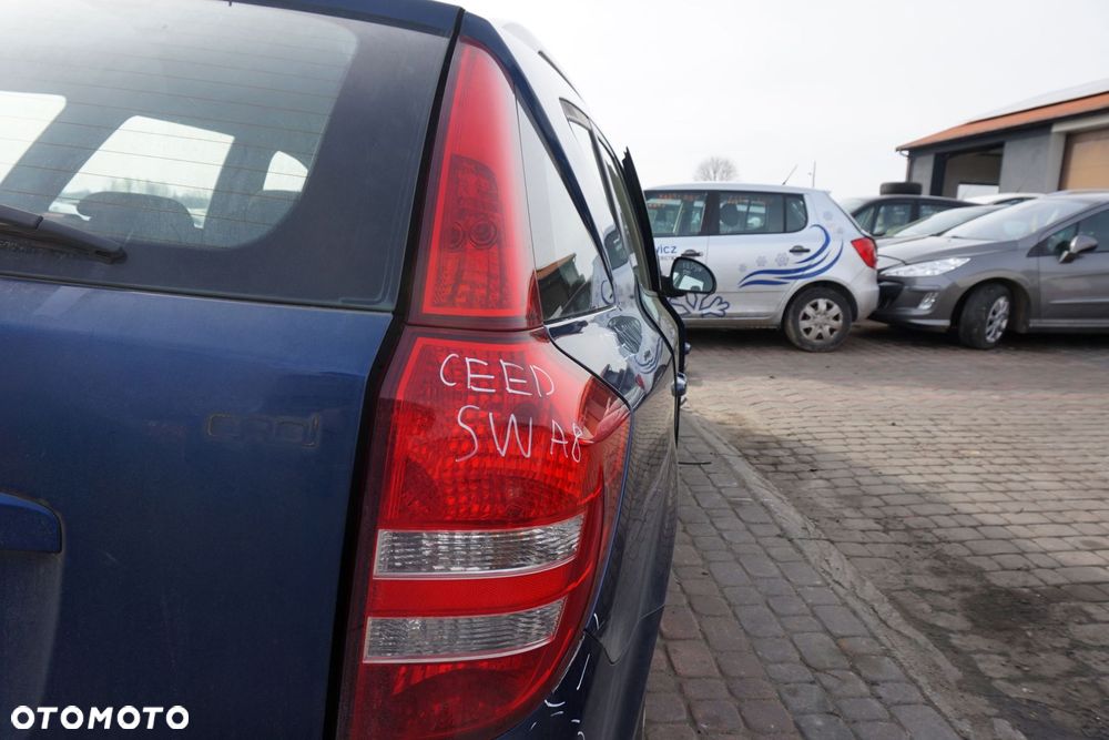 LAMPA TYLNA PRAWA CEED I KOMBI 92402-1H300 92404-1H300 KIA 2006-2009 - 3