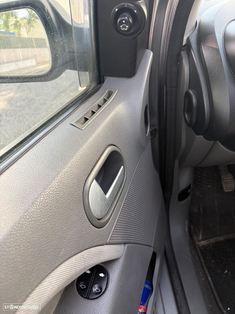 Ford Fiesta 1.4 Ghia - 16