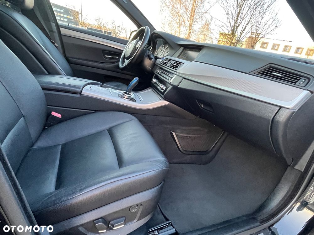BMW Seria 5 535i Sport-Aut - 15