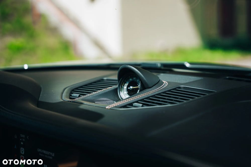 Porsche 911 GT3 Touring - 17
