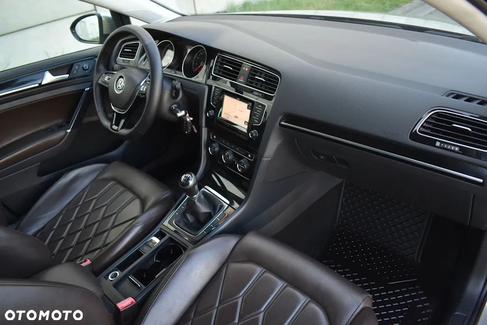 Volkswagen Golf - 32