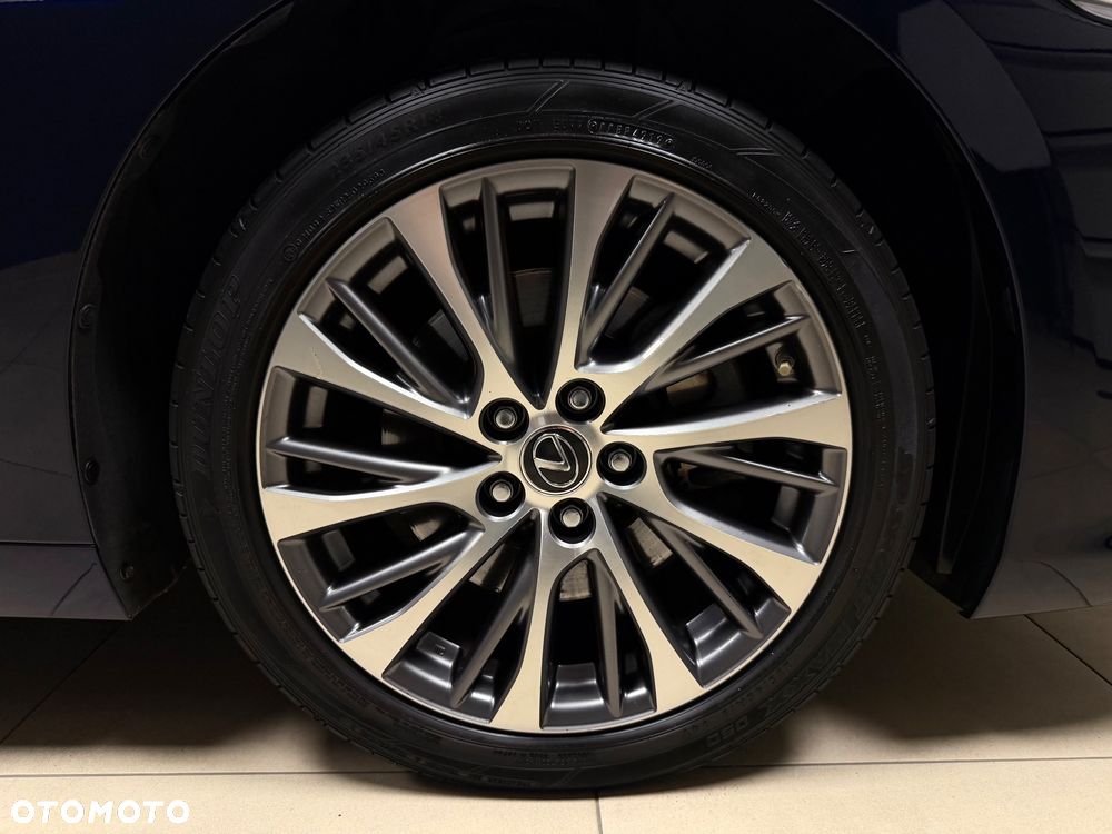Lexus ES 300h Business Edition - 35