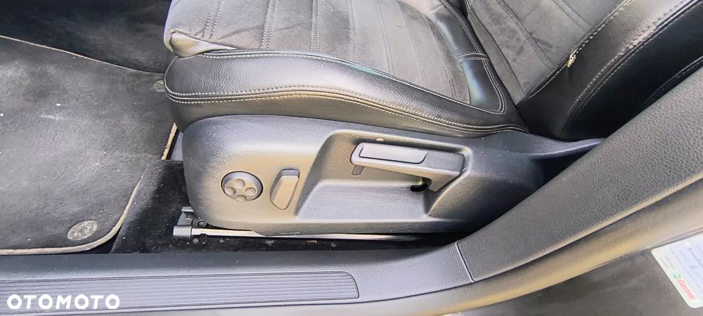 Volkswagen Passat 2.0 TDI Highline - 13