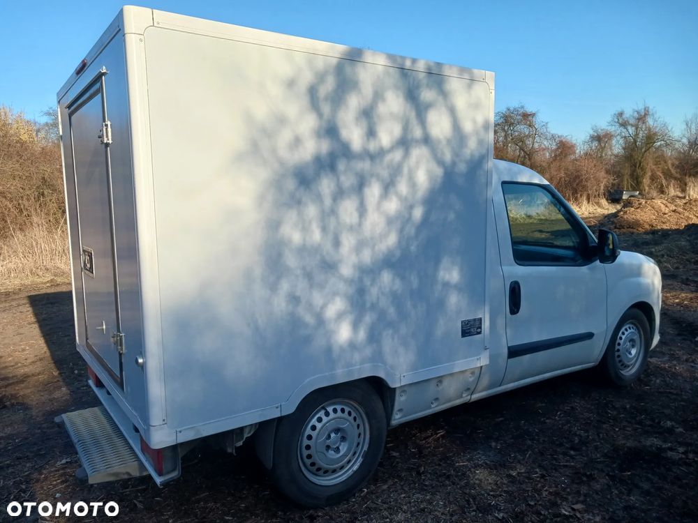 Fiat Doblo 1.3 TDI 90KM 2014r Izoterma Chłodnia Mroźnia Agregat Carrier Xarios 200 230v Zasilanie zew - 16