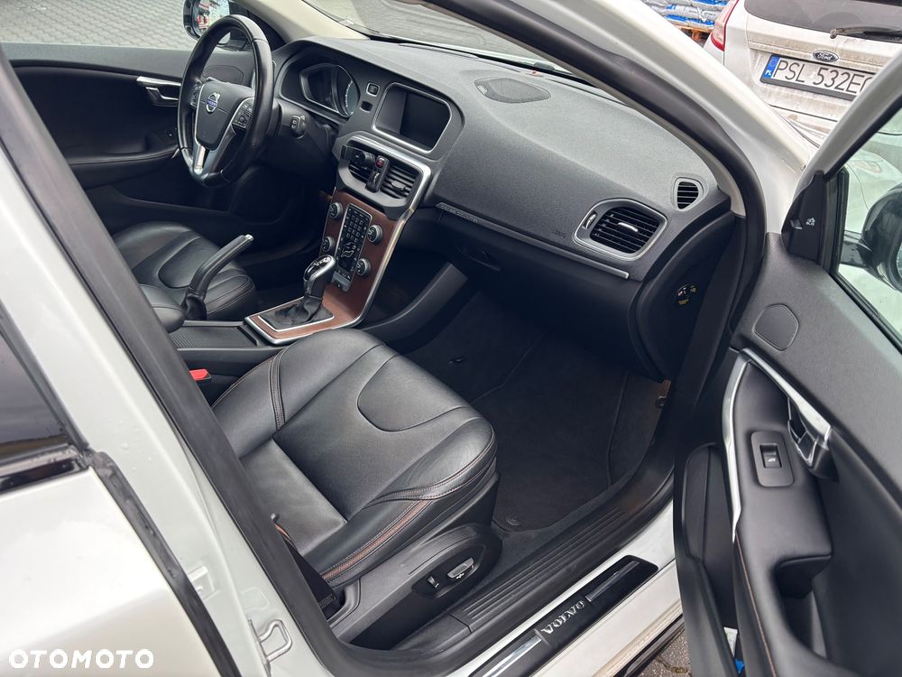 Volvo V40 Cross Country - 24