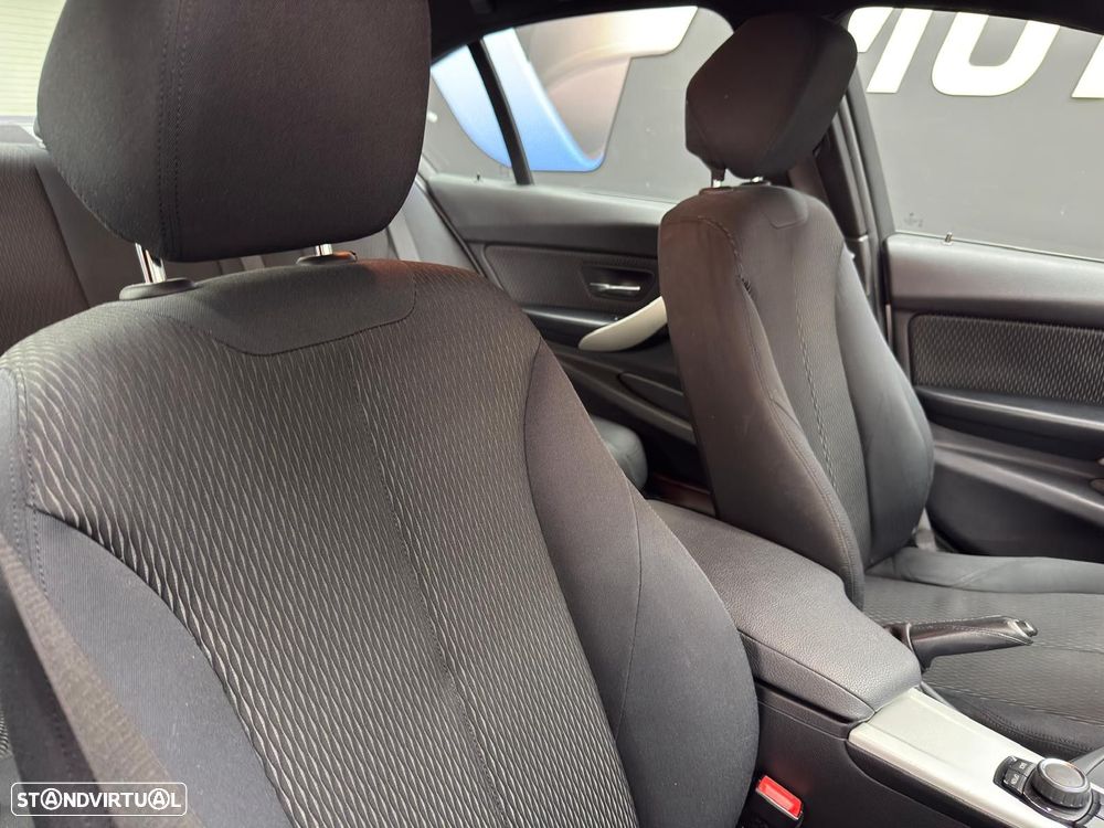 BMW 320 d EfficientDynamics Auto Line Sport - 27