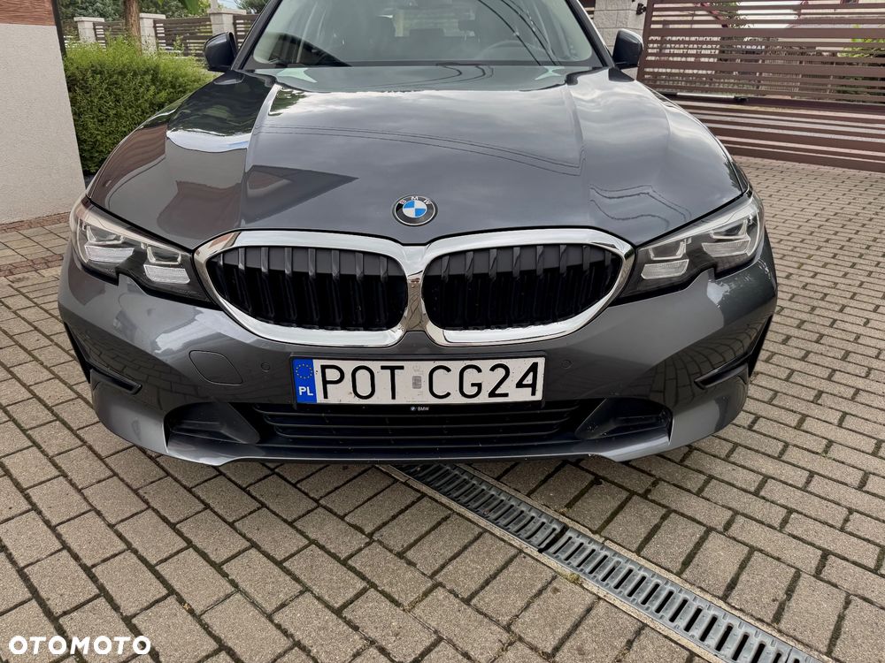 BMW Seria 3 320d Sport - 3