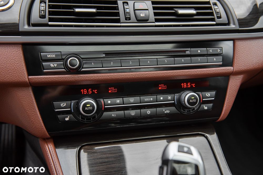 BMW Seria 5 528i Sport-Aut - 28