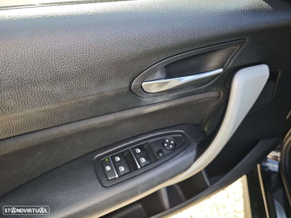 BMW 116 d Pack Desportivo M Auto - 26