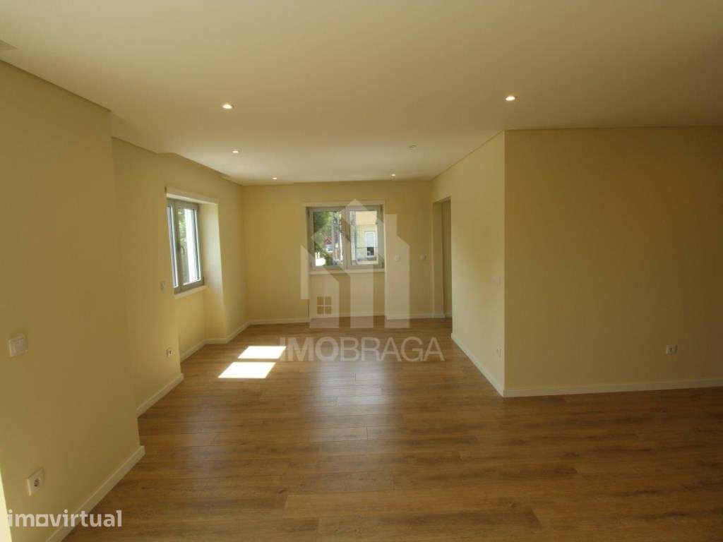 Apartamento T3 Remodelado para Arrendamento no Centro da Cidade - Grande imagem: 3/47