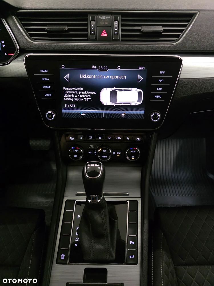 Skoda Superb 2.0 TDI SCR Style DSG - 11