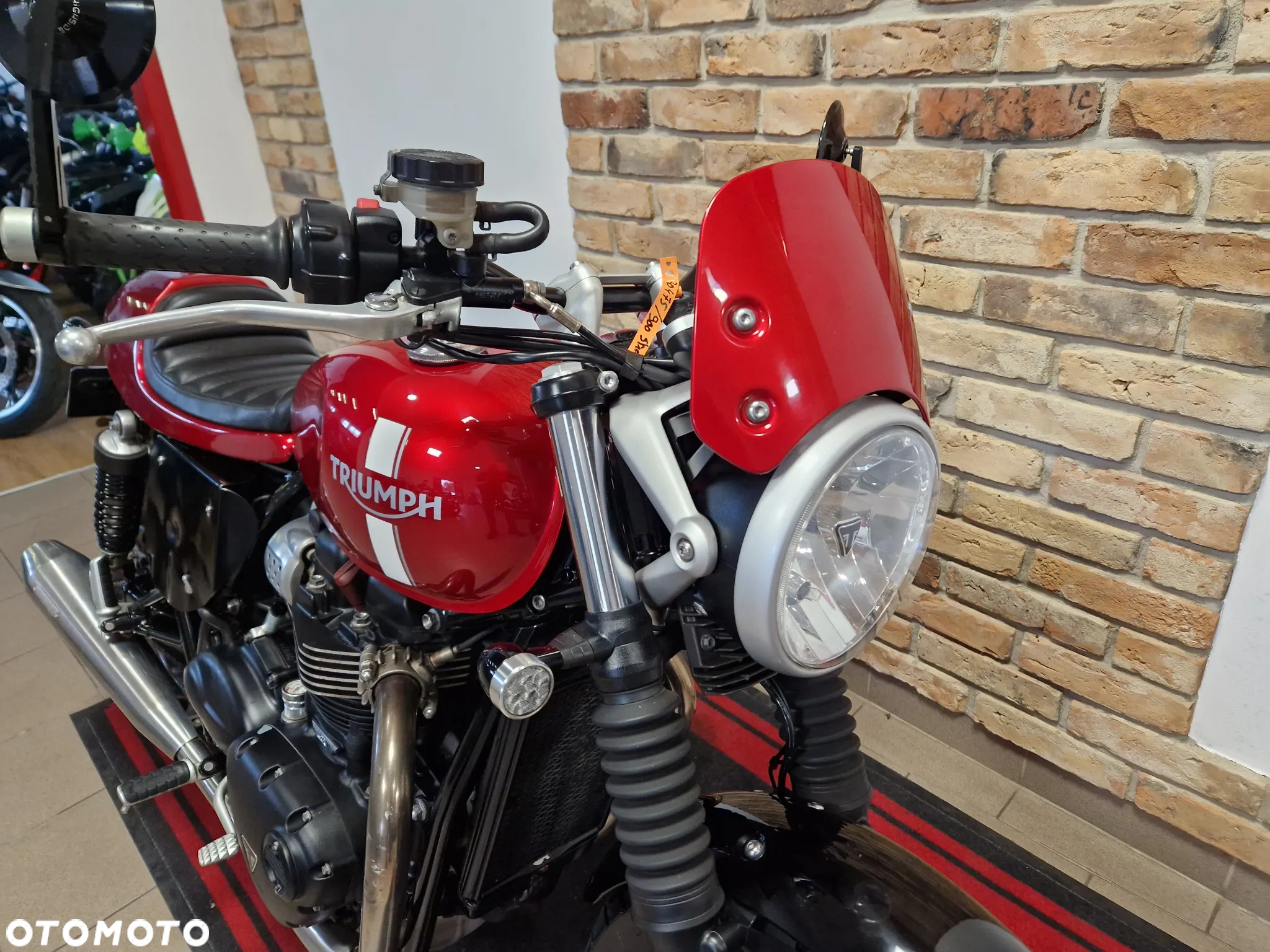 Triumph Street Twin - 34