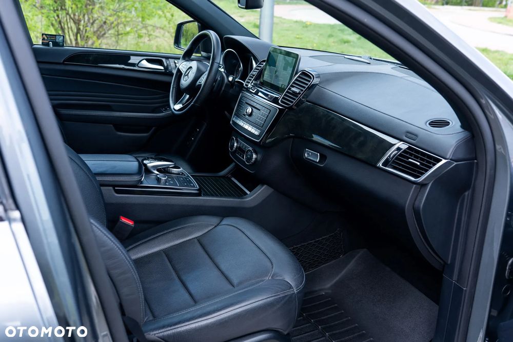 Mercedes-Benz GLE - 31