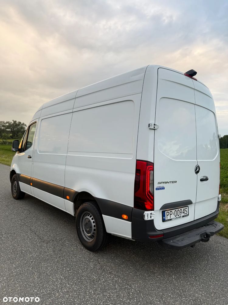 Mercedes-Benz Sprinter - 11