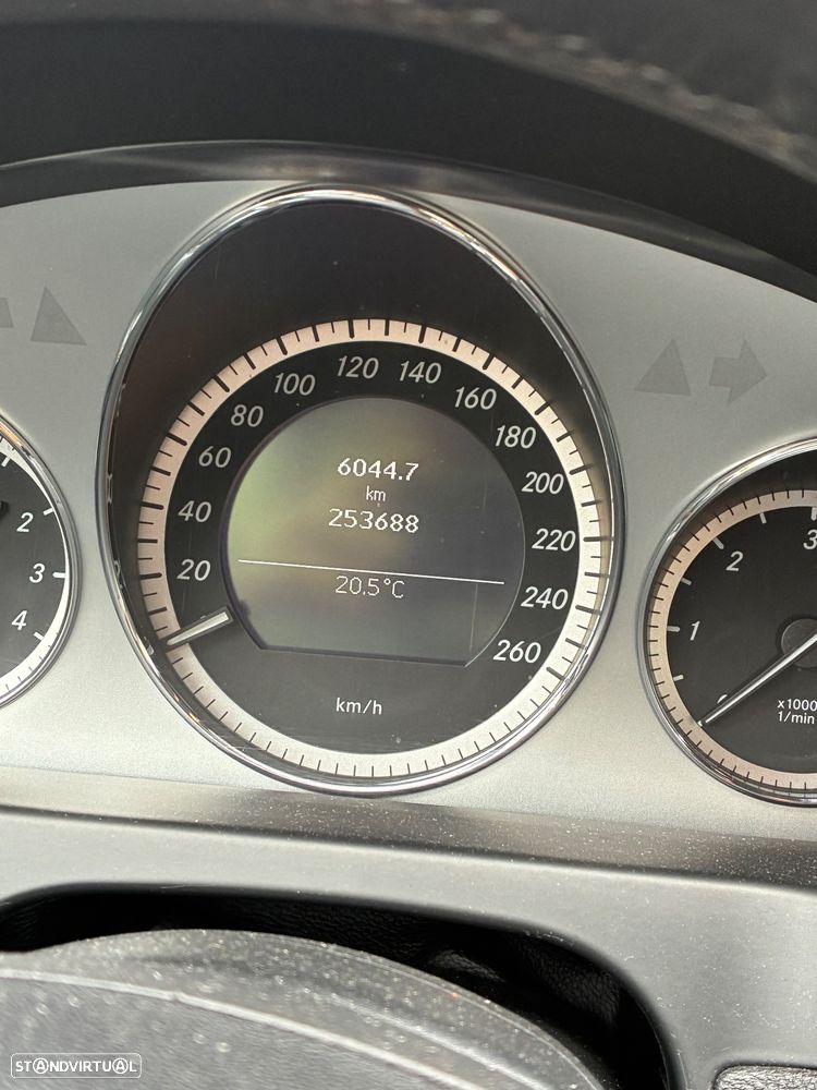 Mercedes-Benz E 220 CDi Avantgarde BlueEfficiency - 9