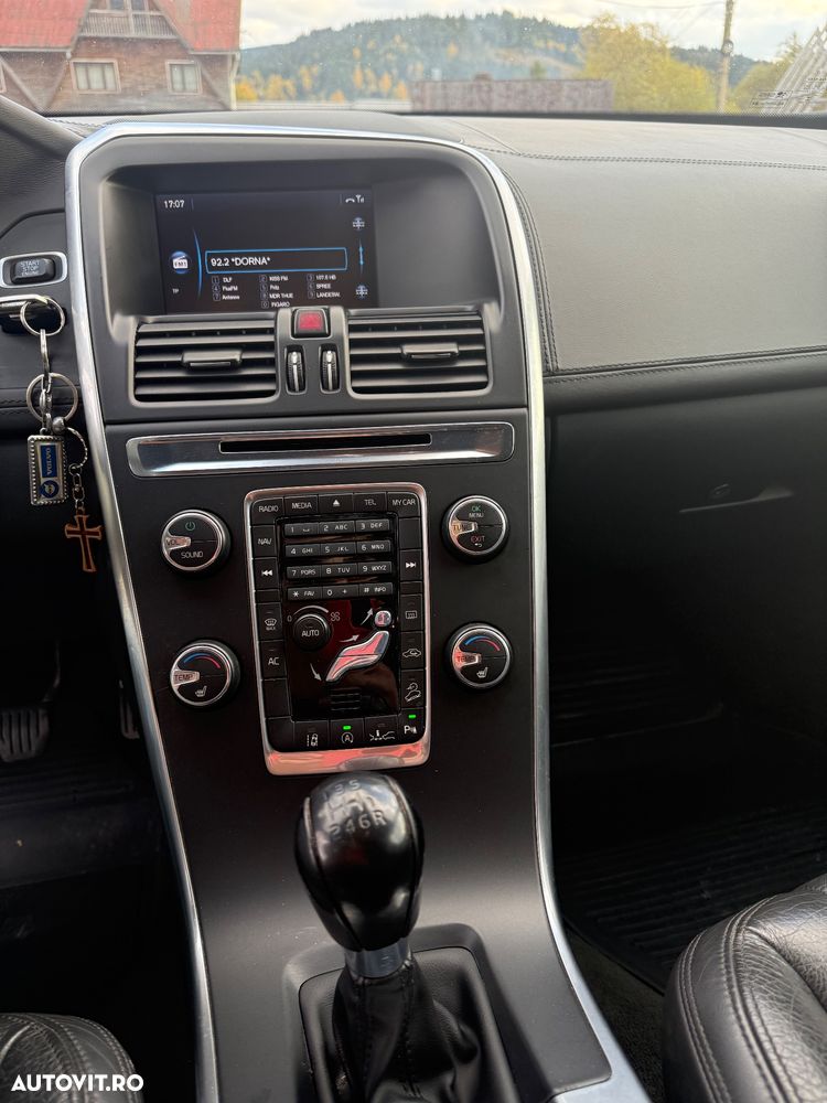 Volvo XC 60 D5 AWD Start-Stop Momentum - 9