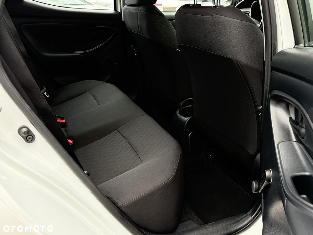 Toyota Yaris 20 - 15