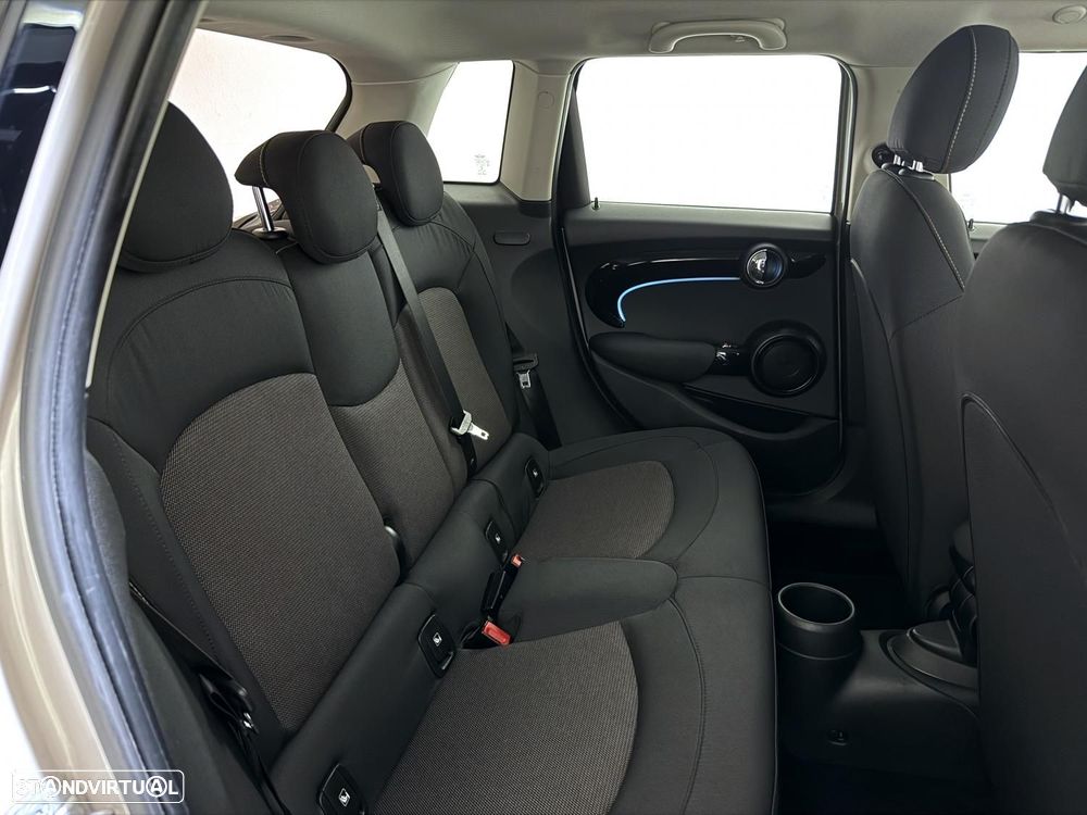 MINI 5 Portas Cooper Auto - 23